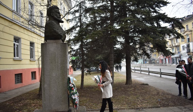 БСП почете паметта на Левски и Ботев по повод 141-та годишнина от освобождението 