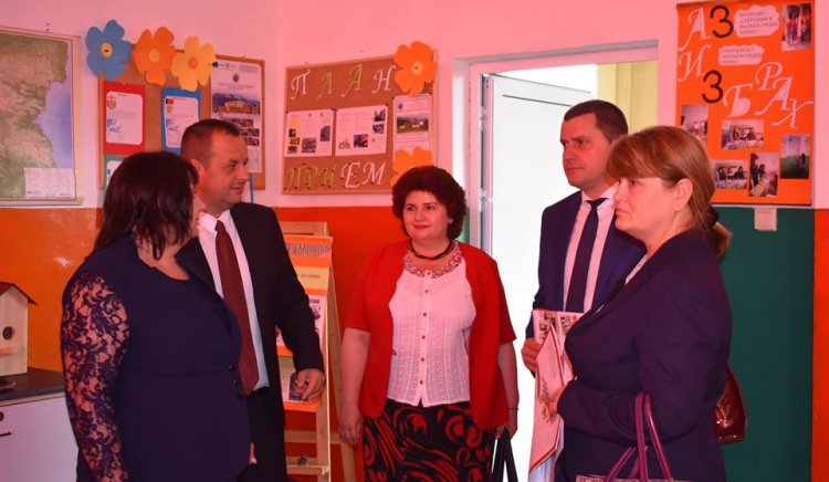Народните представители от ПГ на „БСП за България“ Станислав Владимиров и Любомир Бонев бяха гости на тържеството по случай 150-та годишнина от основаването на Земенската гимназия