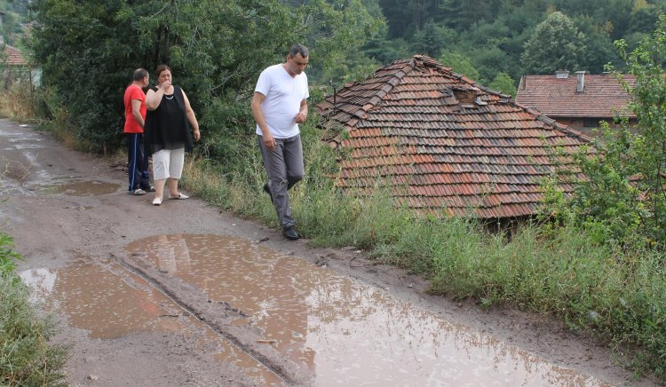 Кирил Леонов внася искане в общината за асфалтиране на улици в Перник